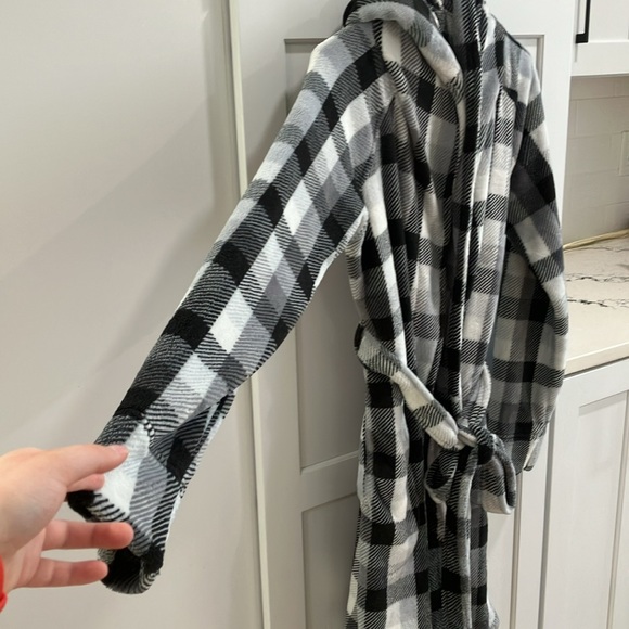 Vera Bradley Women's Polyester Fleece Plaid Checkered Cozy Winter Robe - Picture 8 of 11